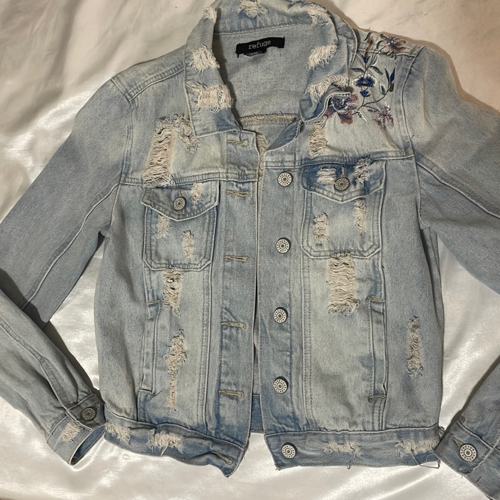 💐Floral Embroidered Distressed Jean Jacket💐